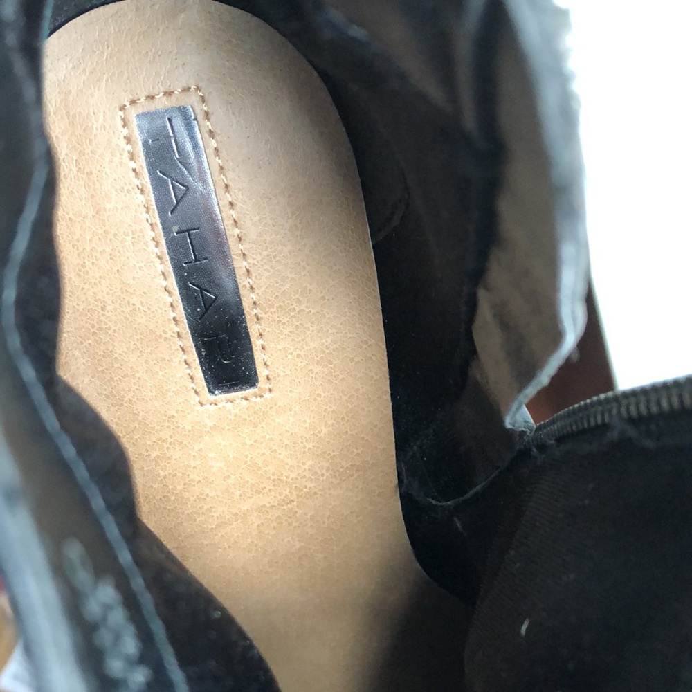 TAHARI black ankle boots, pointy toe. Size 7.5M. Box included - Picture 11 of 12
